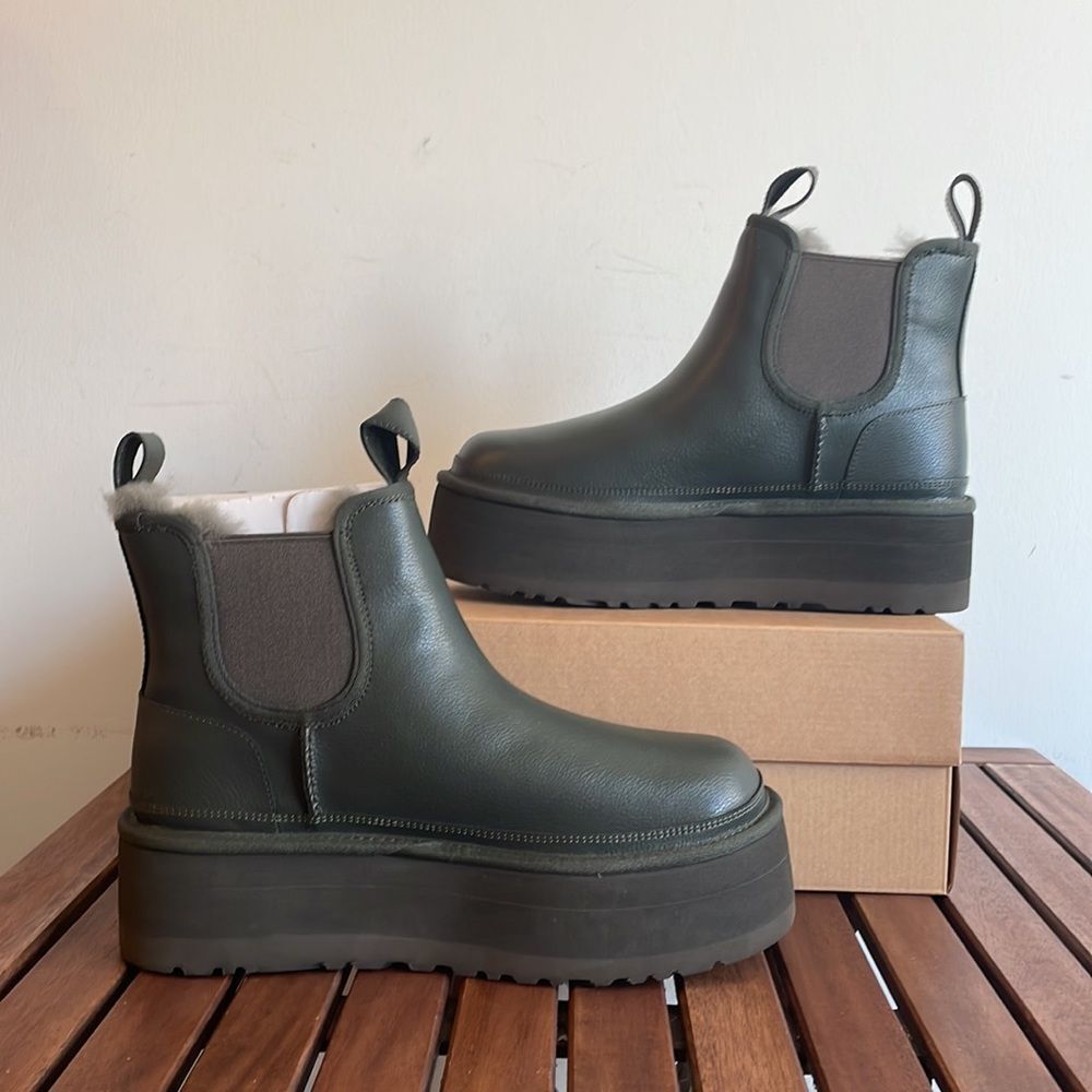 UGG Neumel Platform Chelsea Boots Forest Night Women Size 9 - Picture 4 of 15
